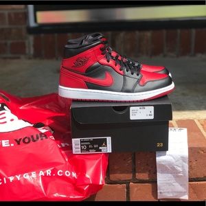 Air Jordan 1 Banned / Bred Mid Size 10 (2020)